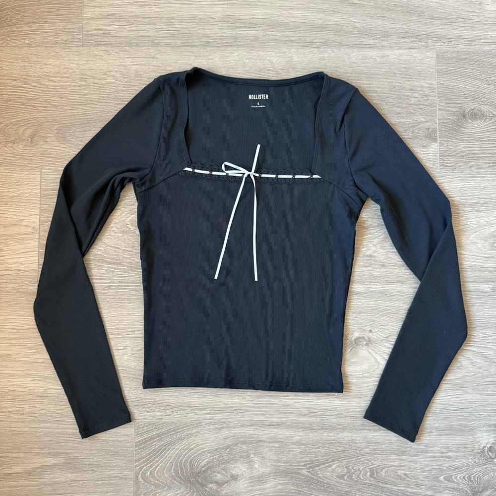 🆕 Hollister Black & White Lace Trim Long Sleeve Square Neck Top